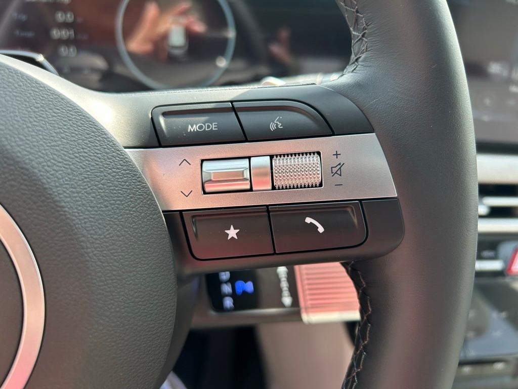 new 2025 Hyundai TUCSON Hybrid car, priced at $42,045