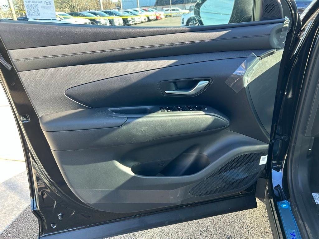 new 2025 Hyundai TUCSON Hybrid car, priced at $36,454