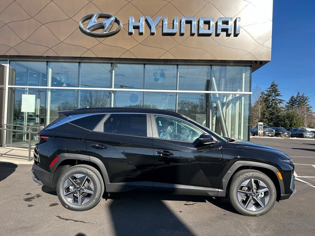 new 2025 Hyundai TUCSON Hybrid car, priced at $36,454