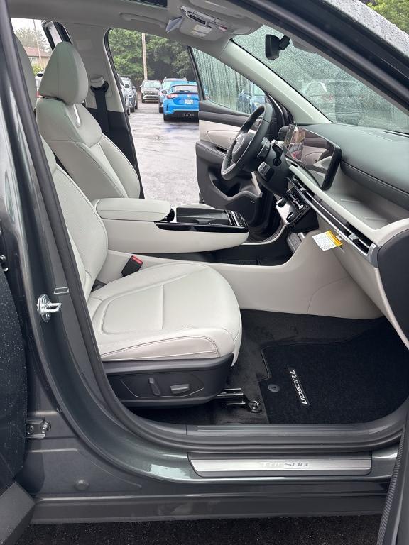 new 2025 Hyundai TUCSON Hybrid car, priced at $42,489