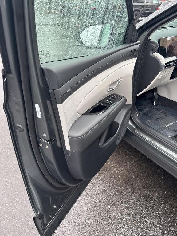 new 2025 Hyundai TUCSON Hybrid car, priced at $42,489