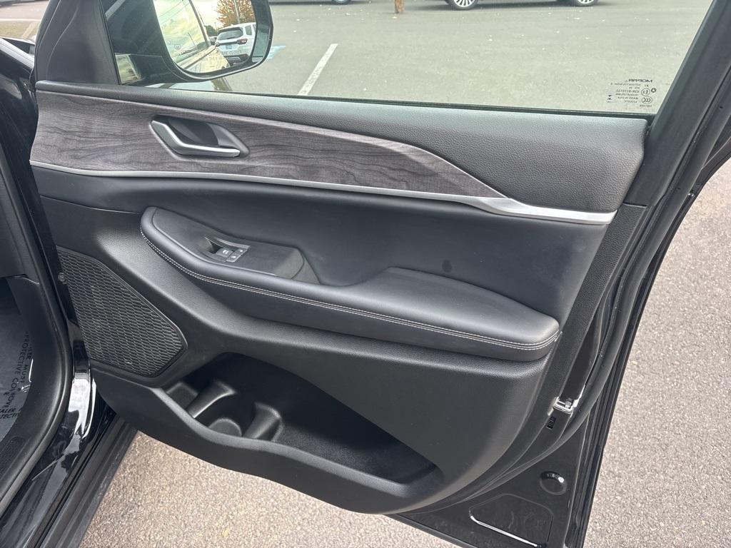 used 2024 Jeep Grand Cherokee L car, priced at $31,777