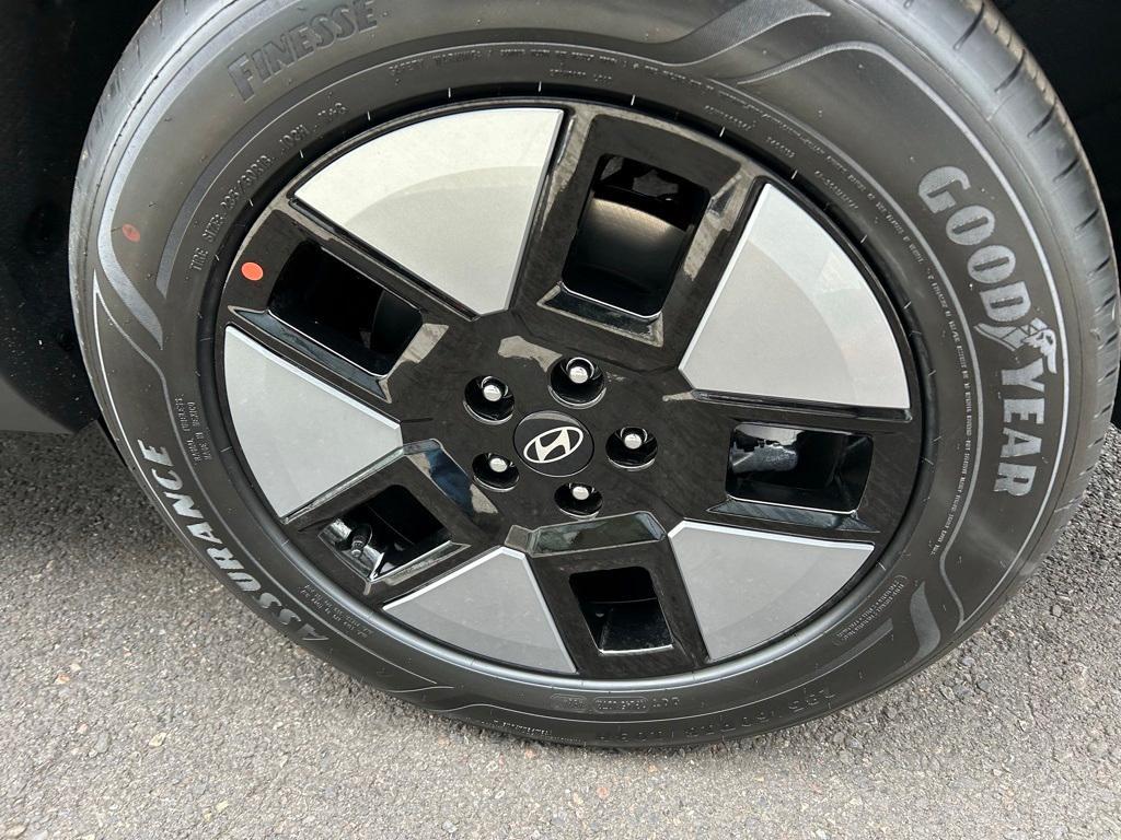 new 2025 Hyundai SANTA FE HEV car, priced at $39,075