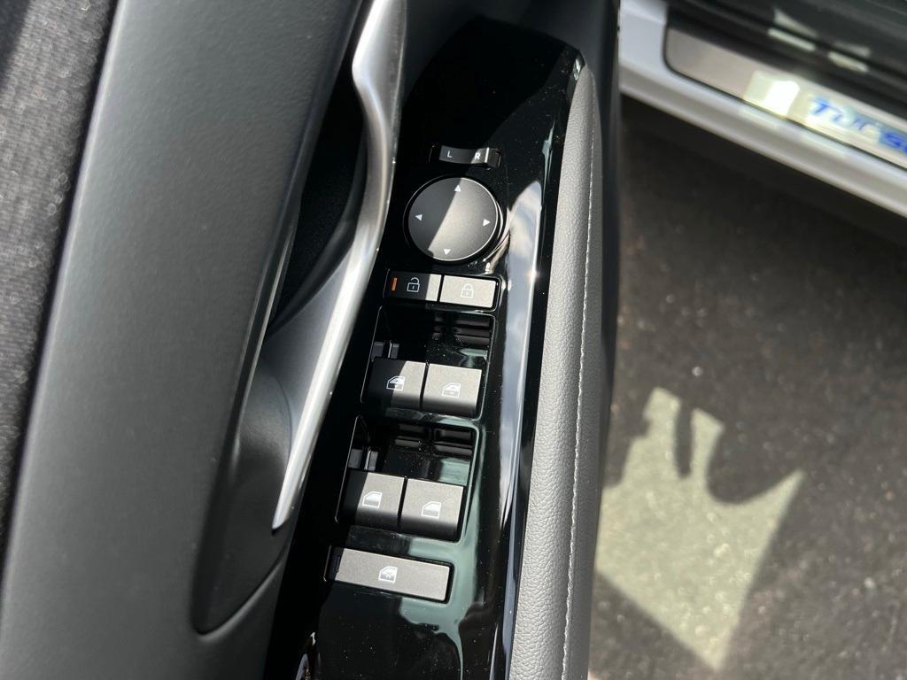 new 2025 Hyundai TUCSON Hybrid car, priced at $42,620