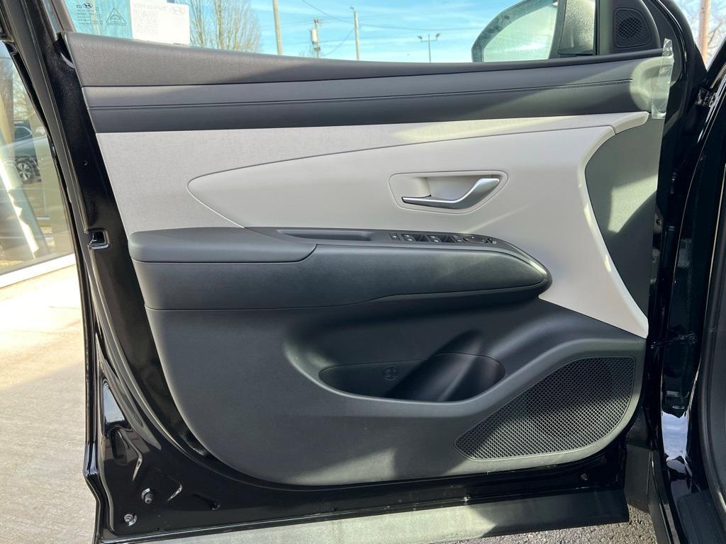 new 2025 Hyundai TUCSON Hybrid car, priced at $36,499
