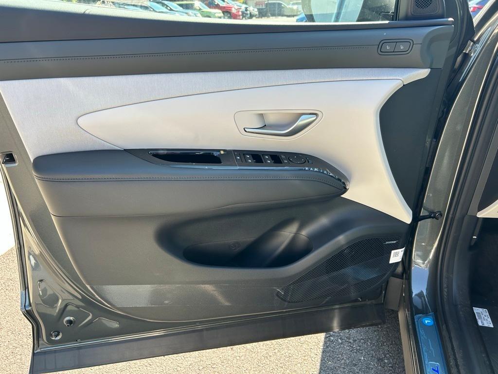 new 2025 Hyundai TUCSON Hybrid car, priced at $42,335