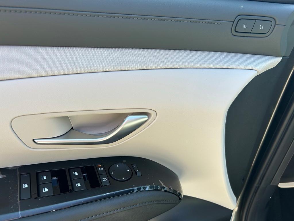 new 2025 Hyundai TUCSON Hybrid car, priced at $42,335