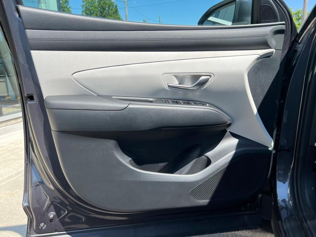 new 2025 Hyundai TUCSON Hybrid car, priced at $37,425