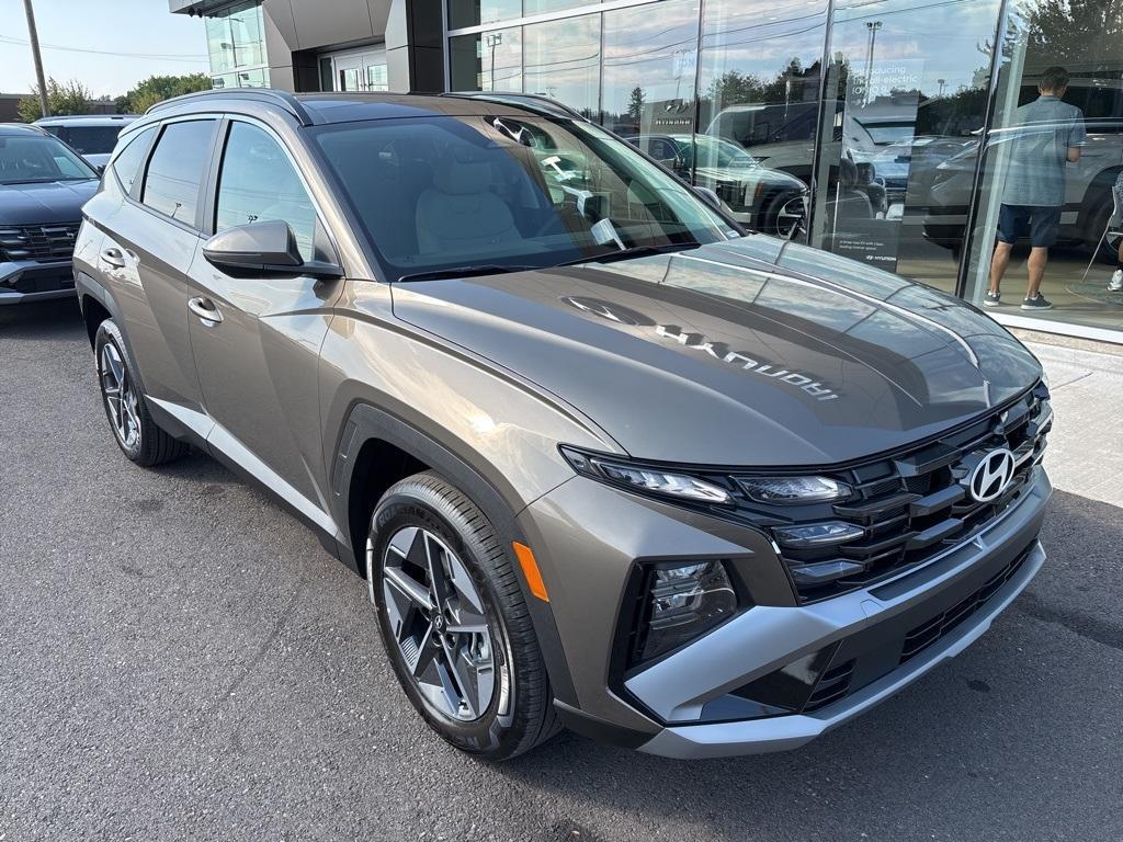 new 2025 Hyundai TUCSON Hybrid car, priced at $39,090