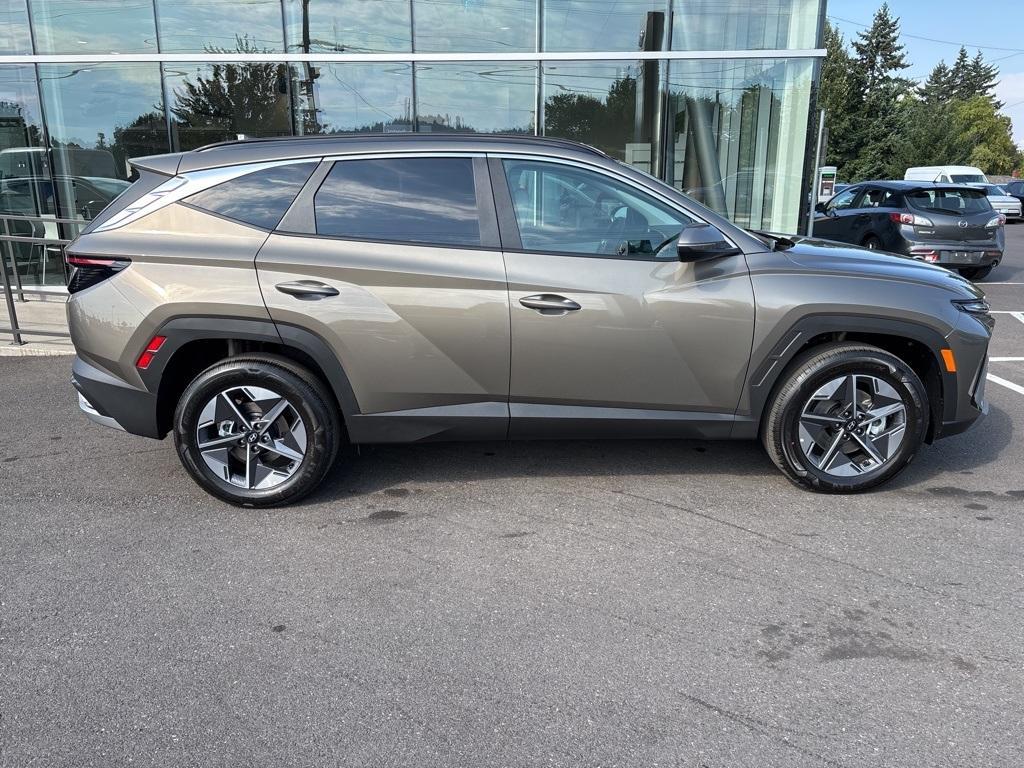 new 2025 Hyundai TUCSON Hybrid car, priced at $39,090