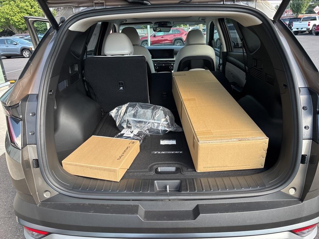 new 2025 Hyundai TUCSON Hybrid car, priced at $39,090