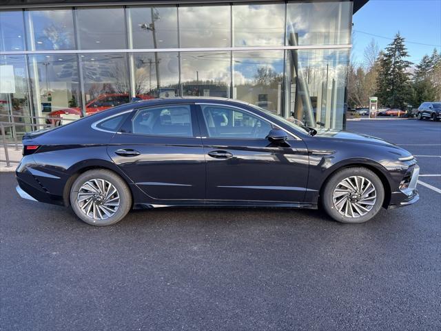 new 2025 Hyundai Sonata Hybrid car, priced at $32,690