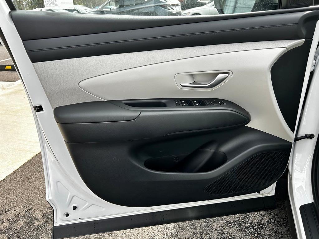 new 2025 Hyundai TUCSON Hybrid car, priced at $37,690