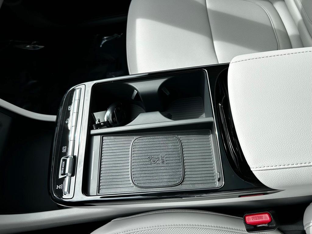 new 2025 Hyundai TUCSON Hybrid car, priced at $37,690