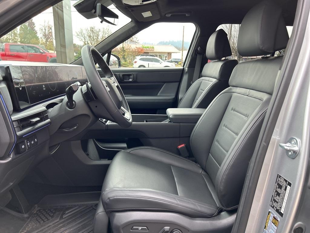 used 2025 Hyundai Santa Fe car, priced at $39,999