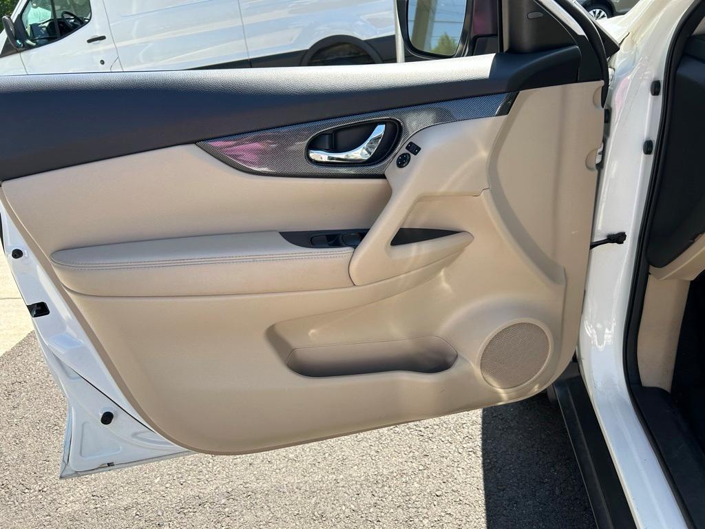 used 2016 Nissan Rogue car, priced at $15,950