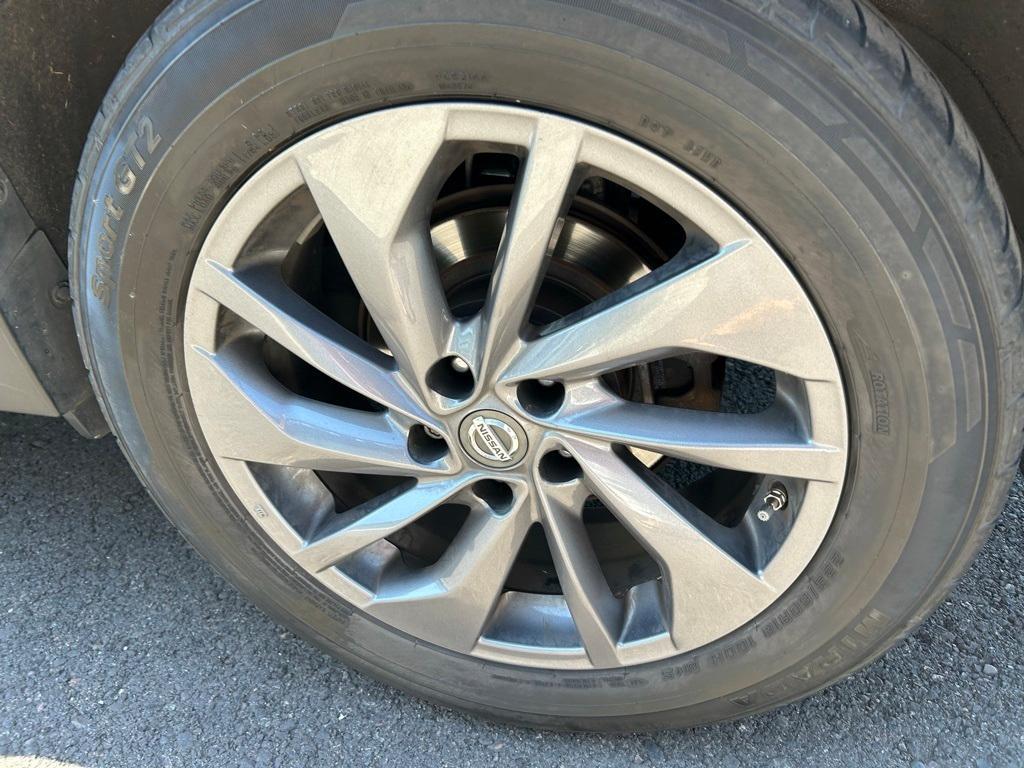 used 2016 Nissan Rogue car, priced at $15,950