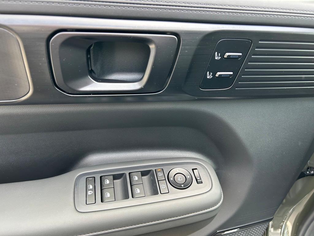 new 2025 Hyundai SANTA FE HEV car, priced at $49,125