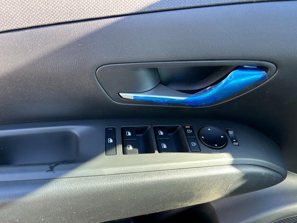 new 2025 Hyundai TUCSON Hybrid car, priced at $36,576