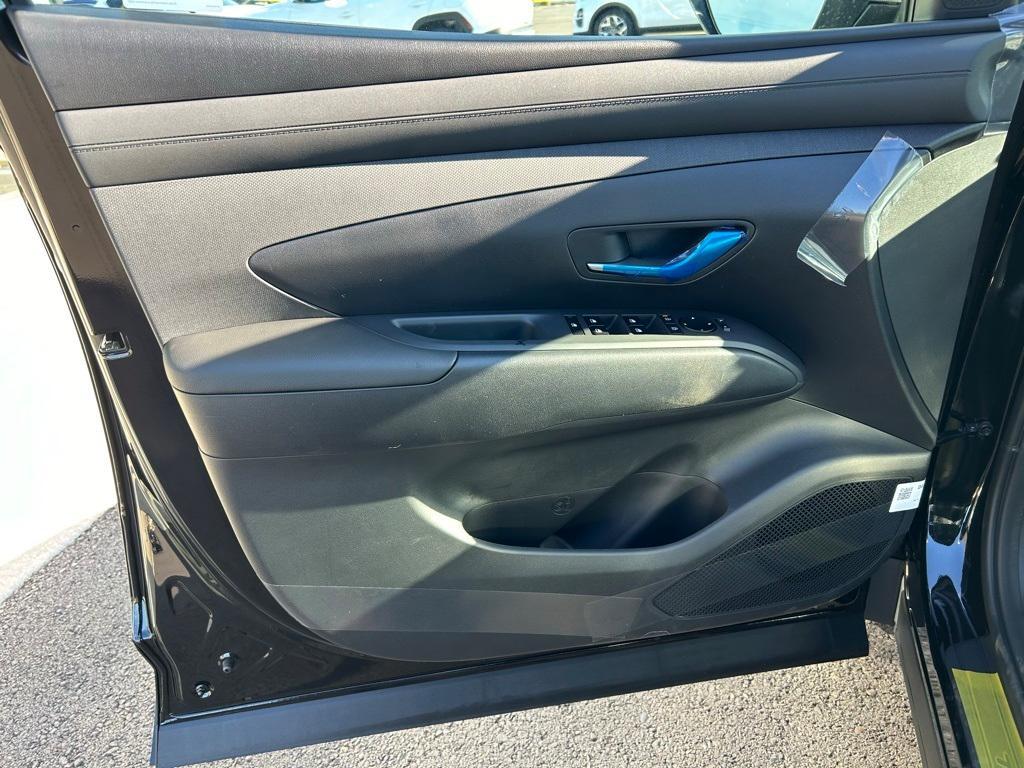 new 2025 Hyundai TUCSON Hybrid car, priced at $36,576