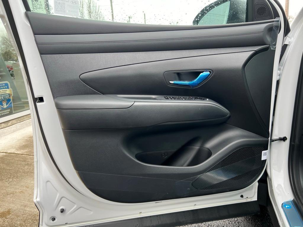new 2025 Hyundai TUCSON Hybrid car, priced at $36,942
