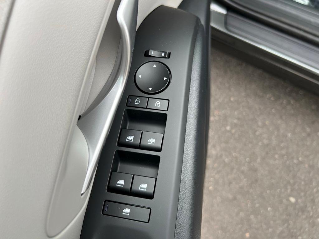 new 2025 Hyundai TUCSON Hybrid car, priced at $37,425