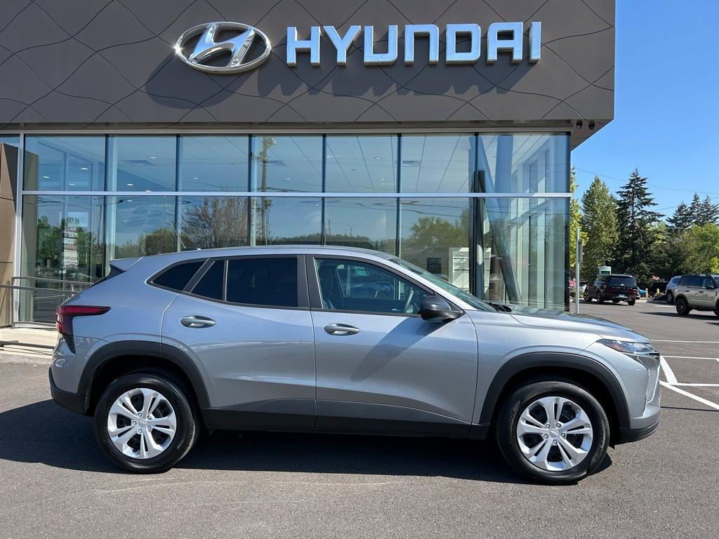 used 2024 Chevrolet Trax car, priced at $20,930