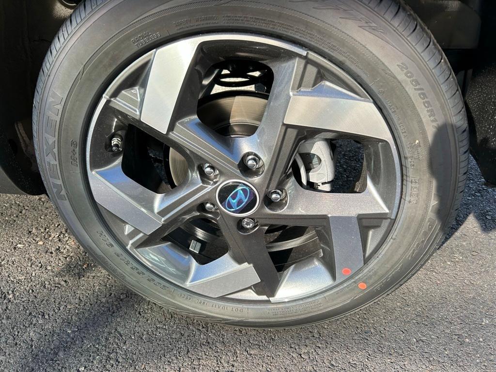 new 2025 Hyundai Venue car, priced at $22,847
