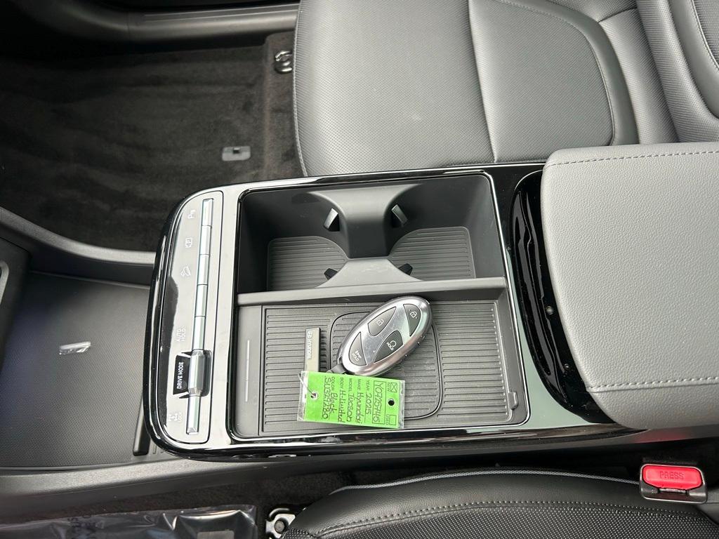 new 2025 Hyundai TUCSON Hybrid car, priced at $42,100