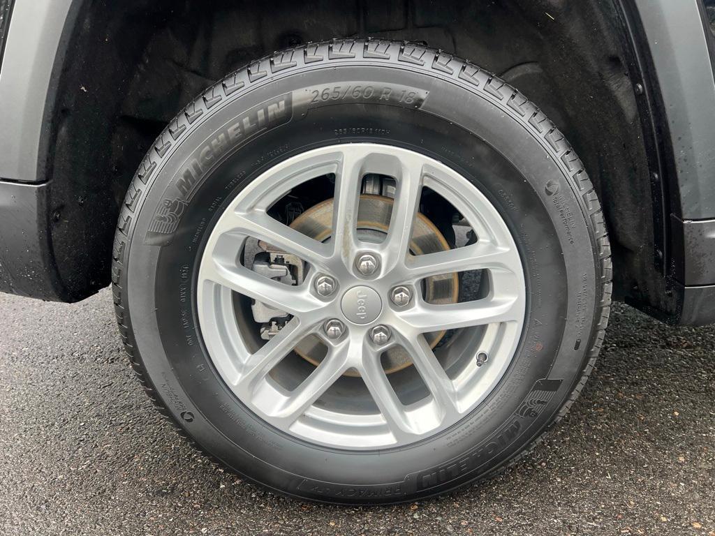 used 2024 Jeep Grand Cherokee car, priced at $32,997