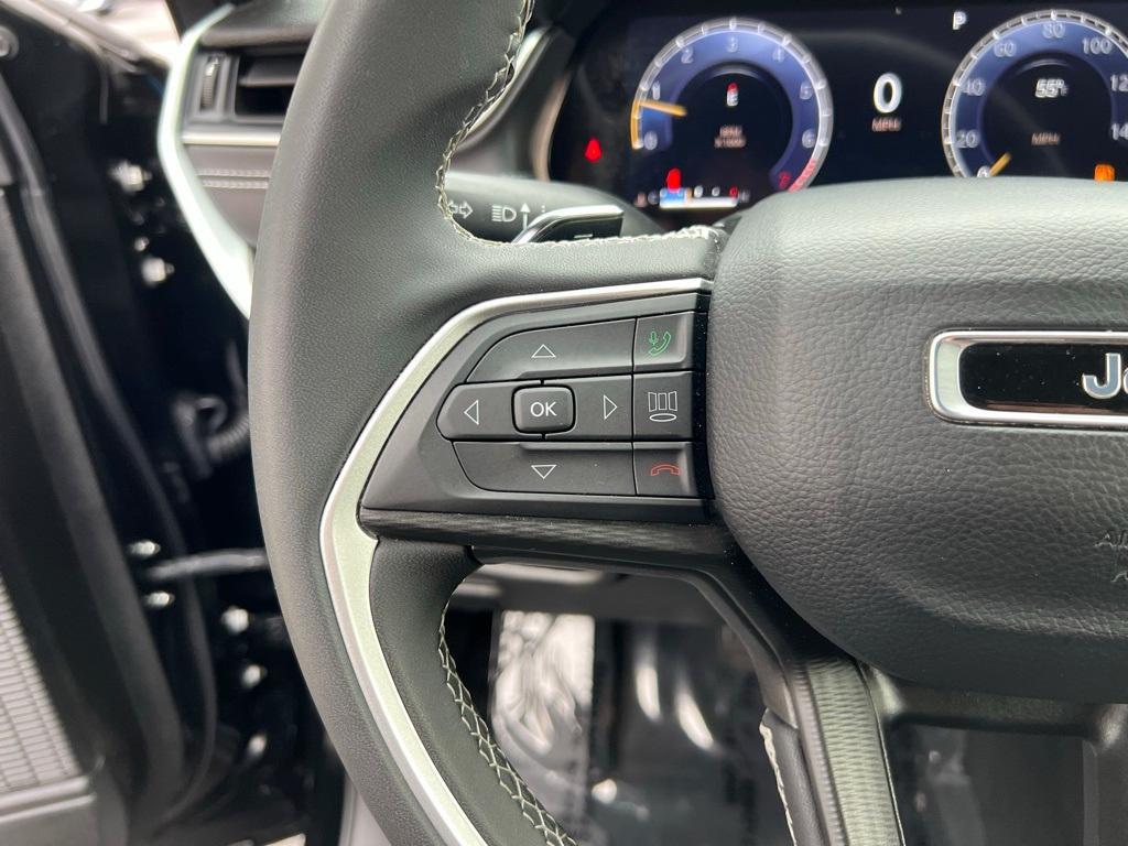 used 2024 Jeep Grand Cherokee car, priced at $32,997