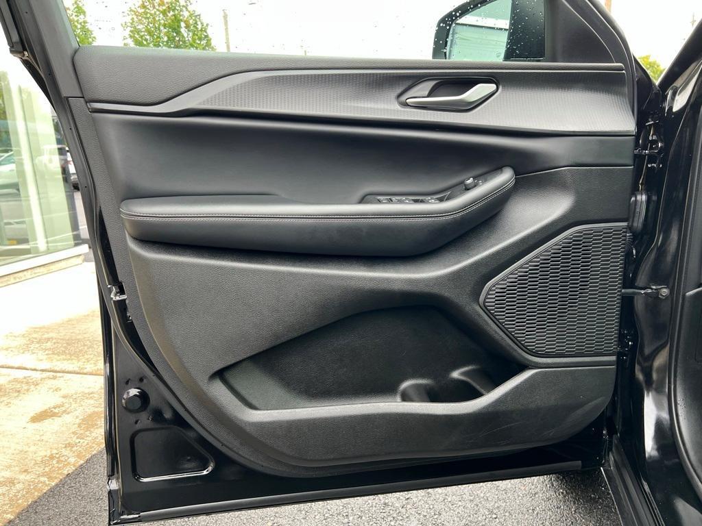 used 2024 Jeep Grand Cherokee car, priced at $32,997