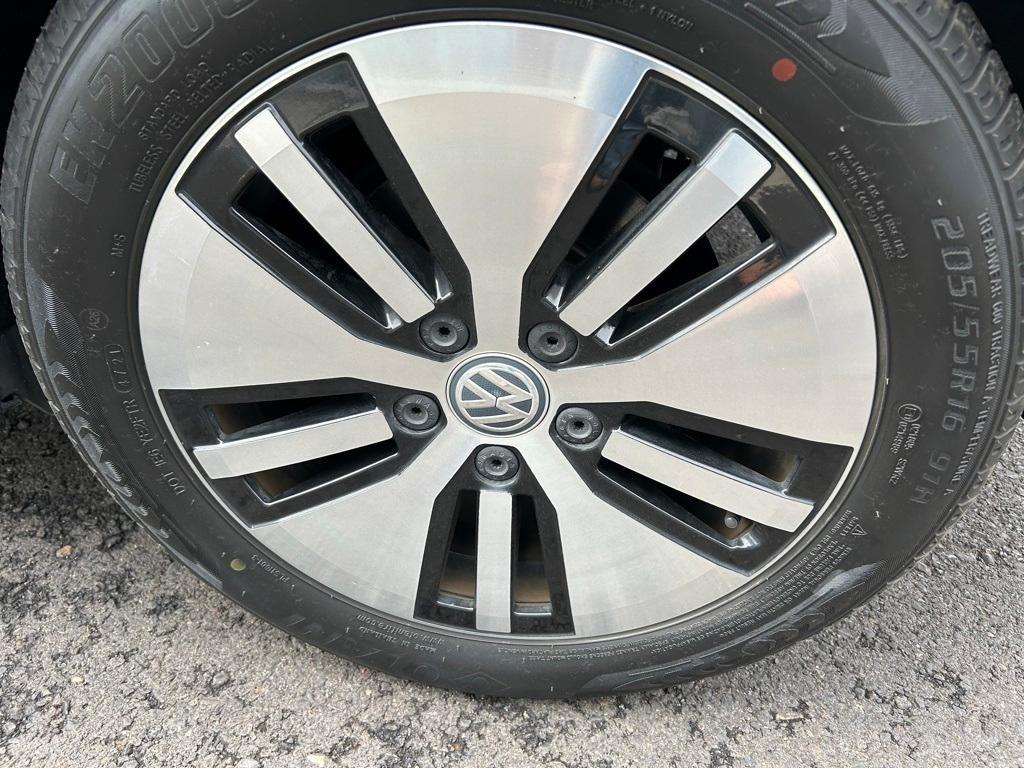used 2016 Volkswagen e-Golf car, priced at $10,888
