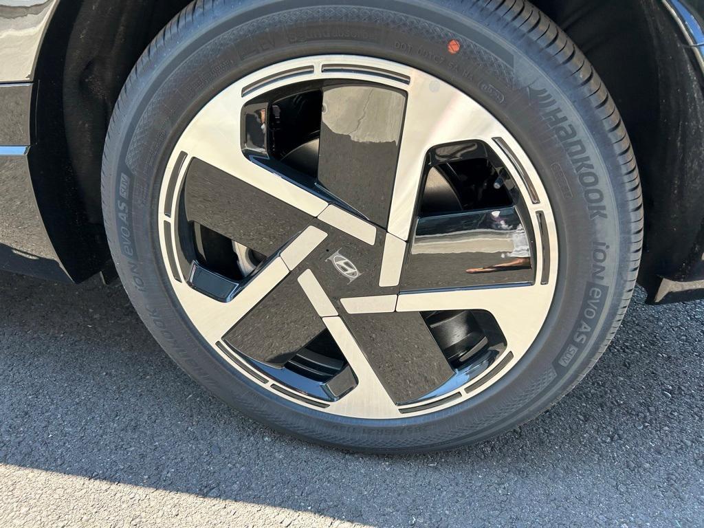 new 2026 Hyundai IONIQ 9 car, priced at $72,850
