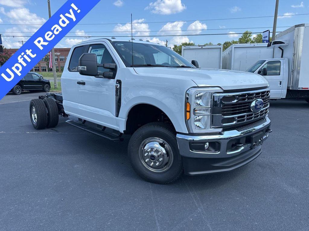 new 2025 Ford F-350 car, priced at $60,995