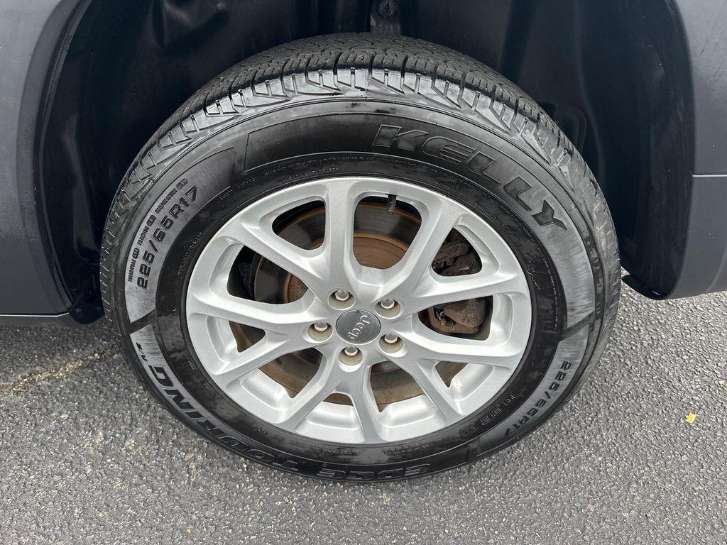 used 2015 Jeep Cherokee car, priced at $9,500