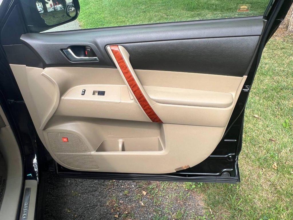 used 2009 Toyota Highlander car, priced at $8,499