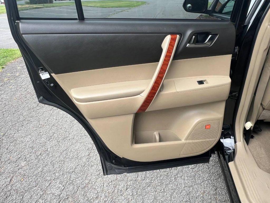 used 2009 Toyota Highlander car, priced at $8,499