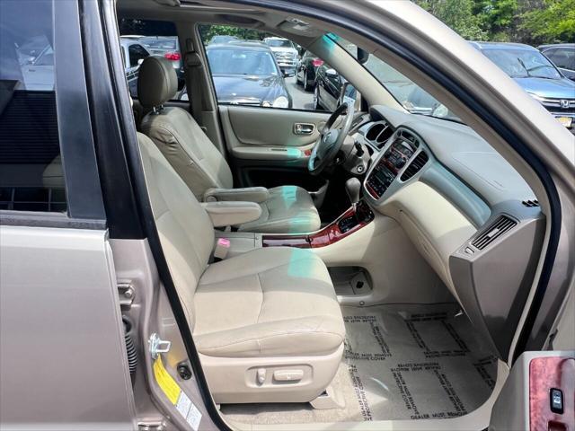 used 2005 Toyota Highlander car, priced at $6,999