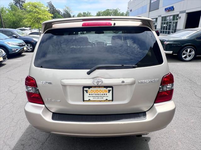 used 2005 Toyota Highlander car, priced at $7,999