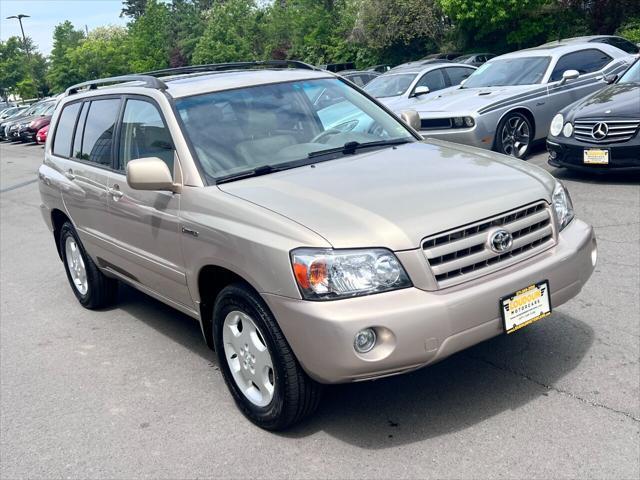 used 2005 Toyota Highlander car, priced at $7,999