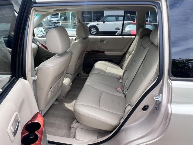 used 2005 Toyota Highlander car, priced at $7,999