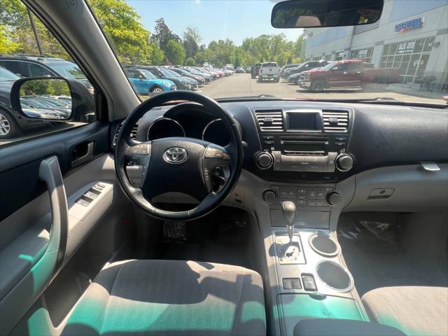 used 2009 Toyota Highlander car, priced at $10,999