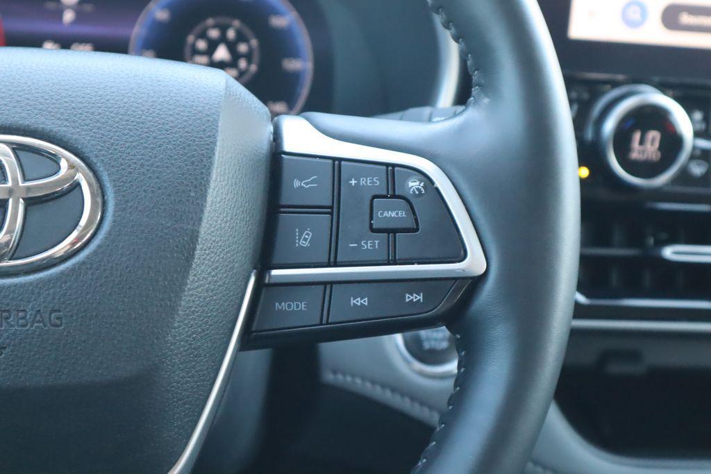 used 2023 Toyota Highlander car, priced at $37,164