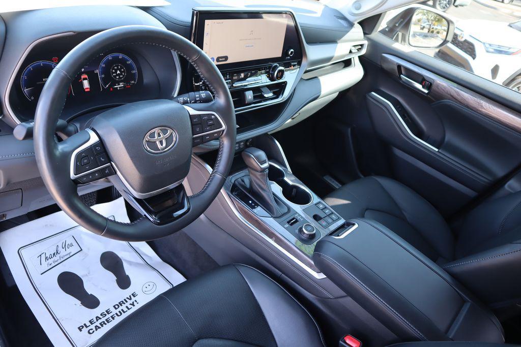 used 2023 Toyota Highlander car, priced at $37,164