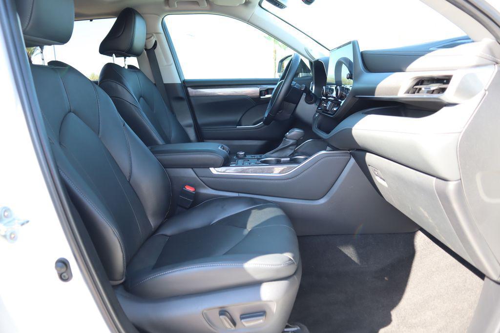 used 2023 Toyota Highlander car, priced at $37,164