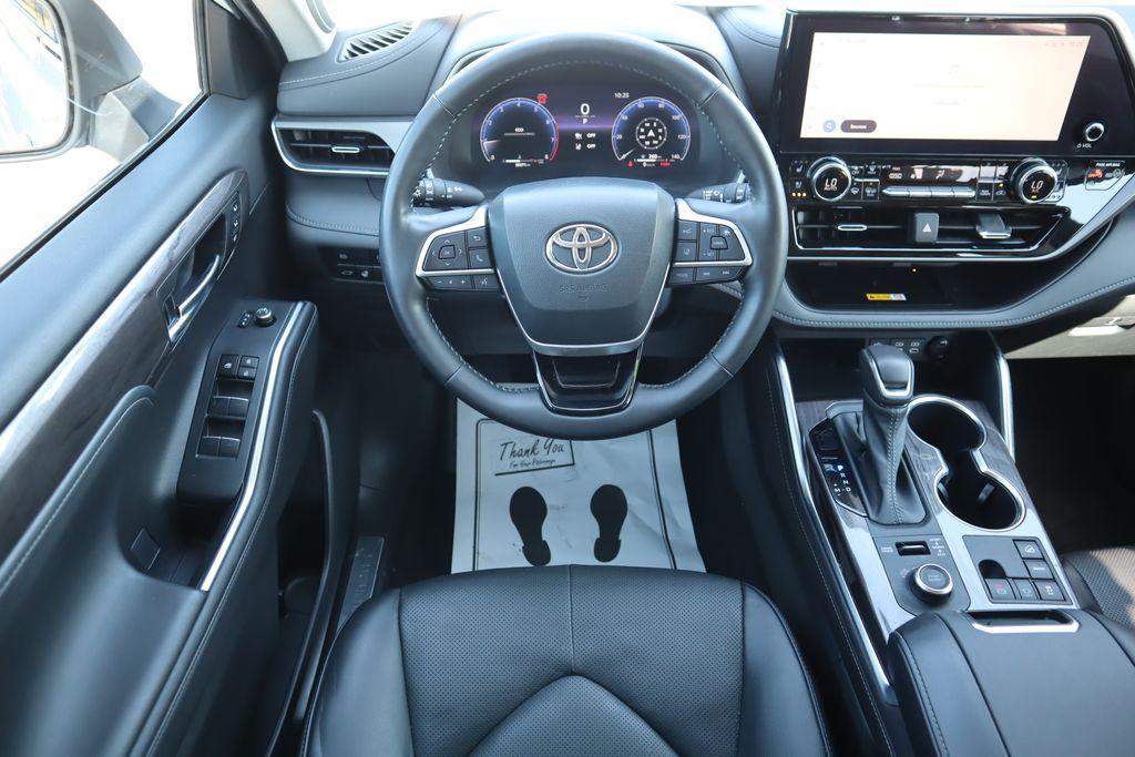 used 2023 Toyota Highlander car, priced at $37,164