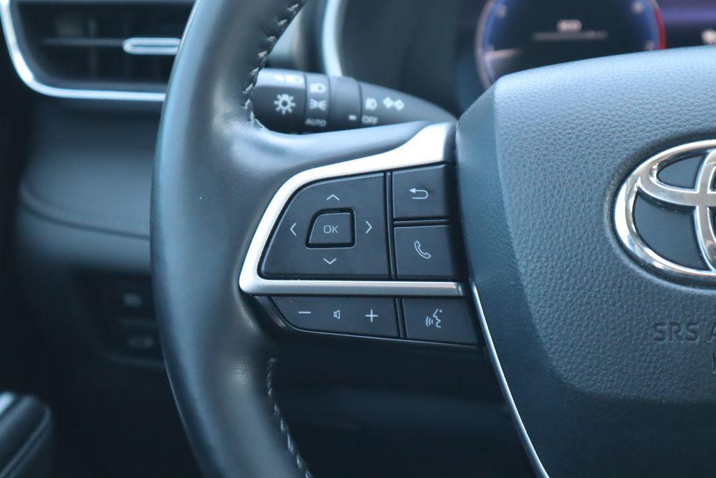 used 2023 Toyota Highlander car, priced at $37,164