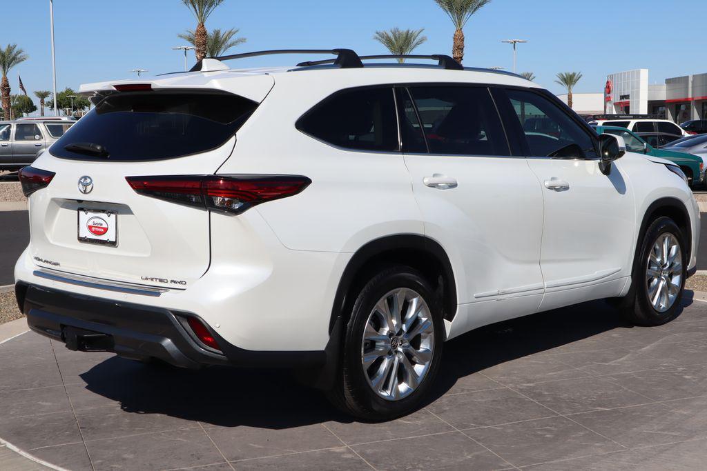 used 2023 Toyota Highlander car, priced at $37,164