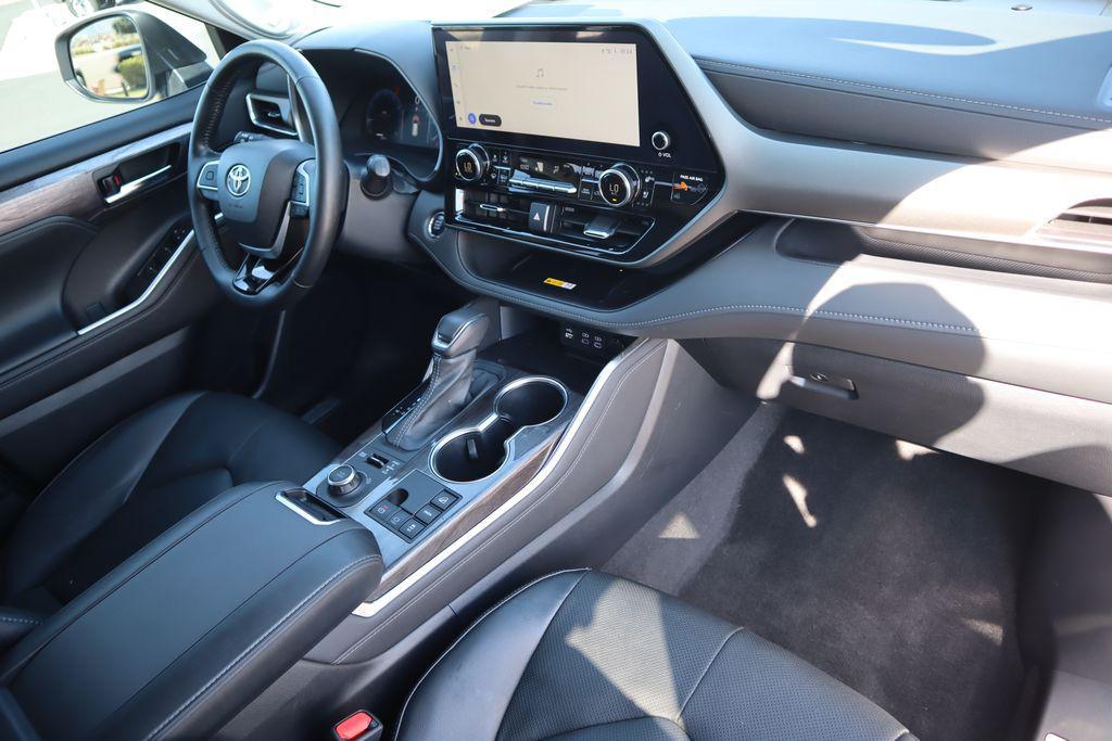 used 2023 Toyota Highlander car, priced at $37,164